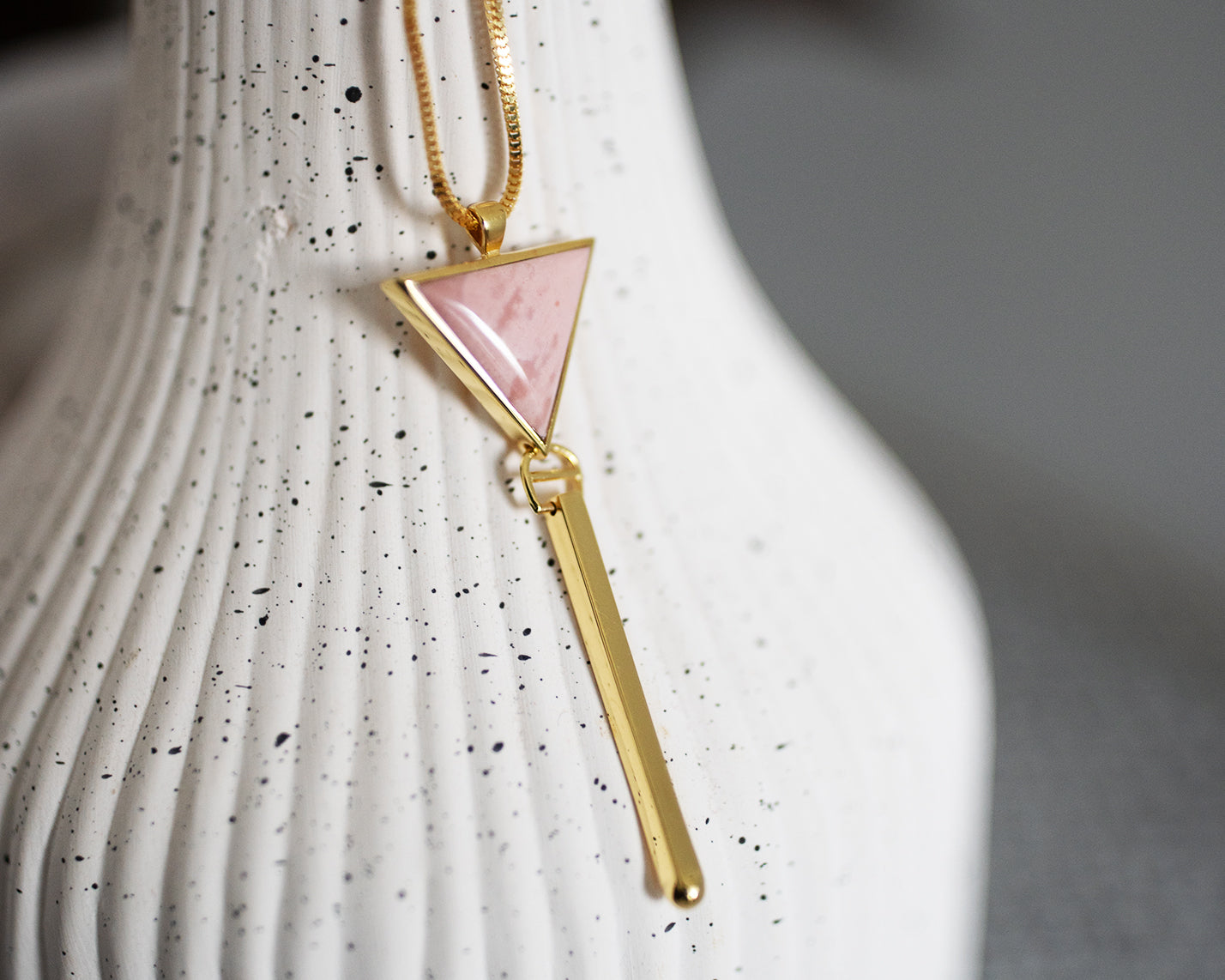 Triangolo Pendant Gold with Pink Opal